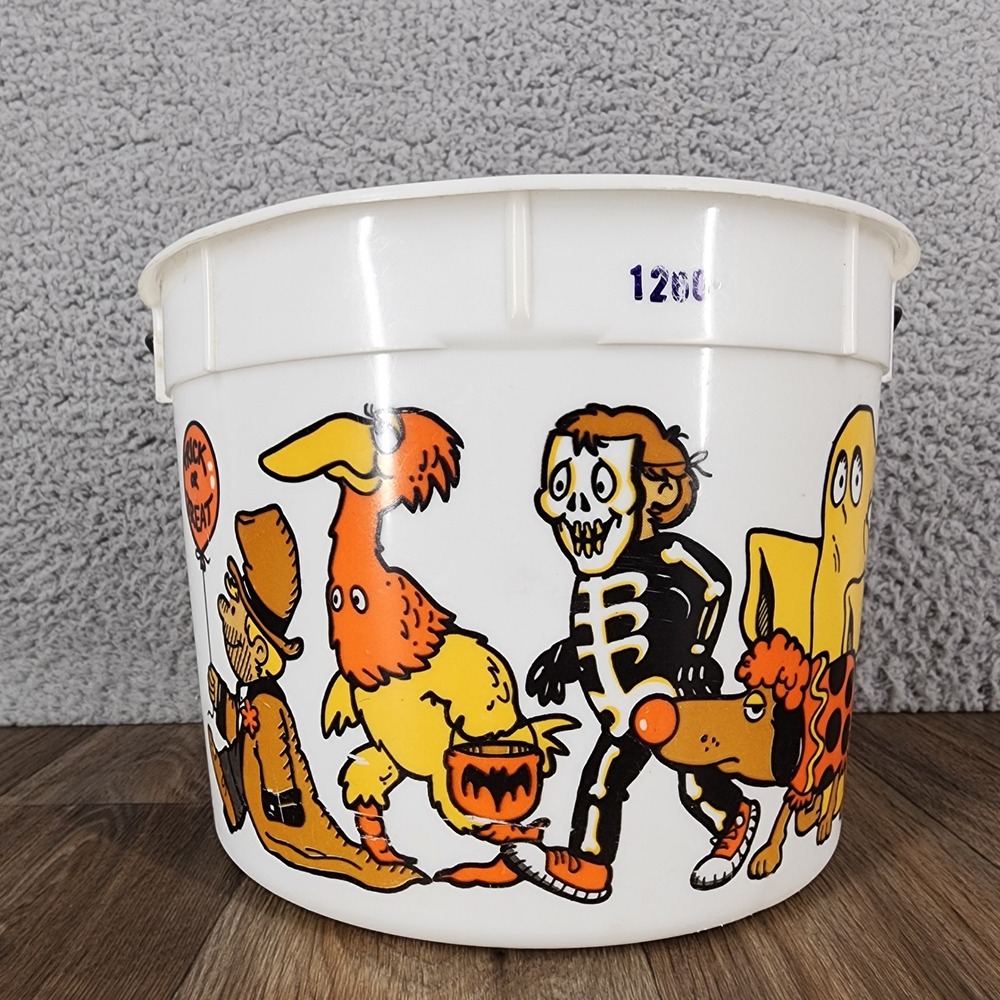 Vintage Shamrock Industries Halloween Trick or Treat Bucket Metal Handle White